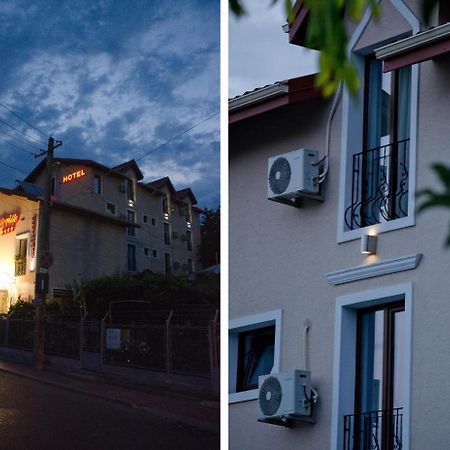 Hotel Belleville Iasi Bagian luar foto