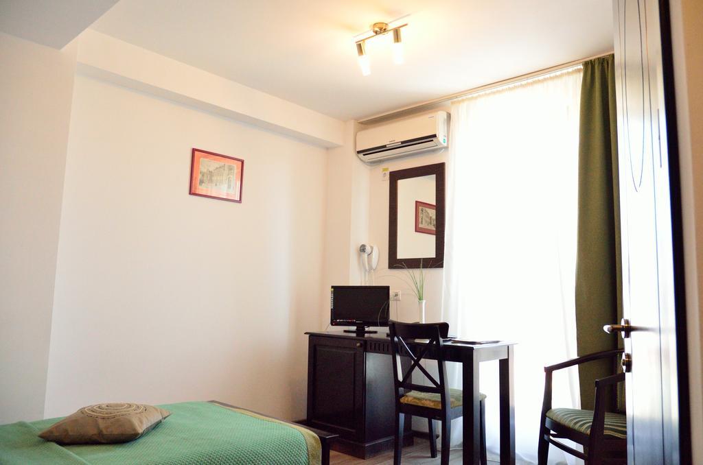 Hotel Belleville Iasi Bagian luar foto