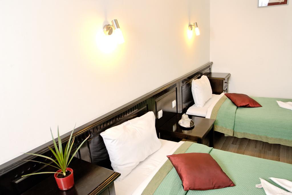 Hotel Belleville Iasi Bagian luar foto
