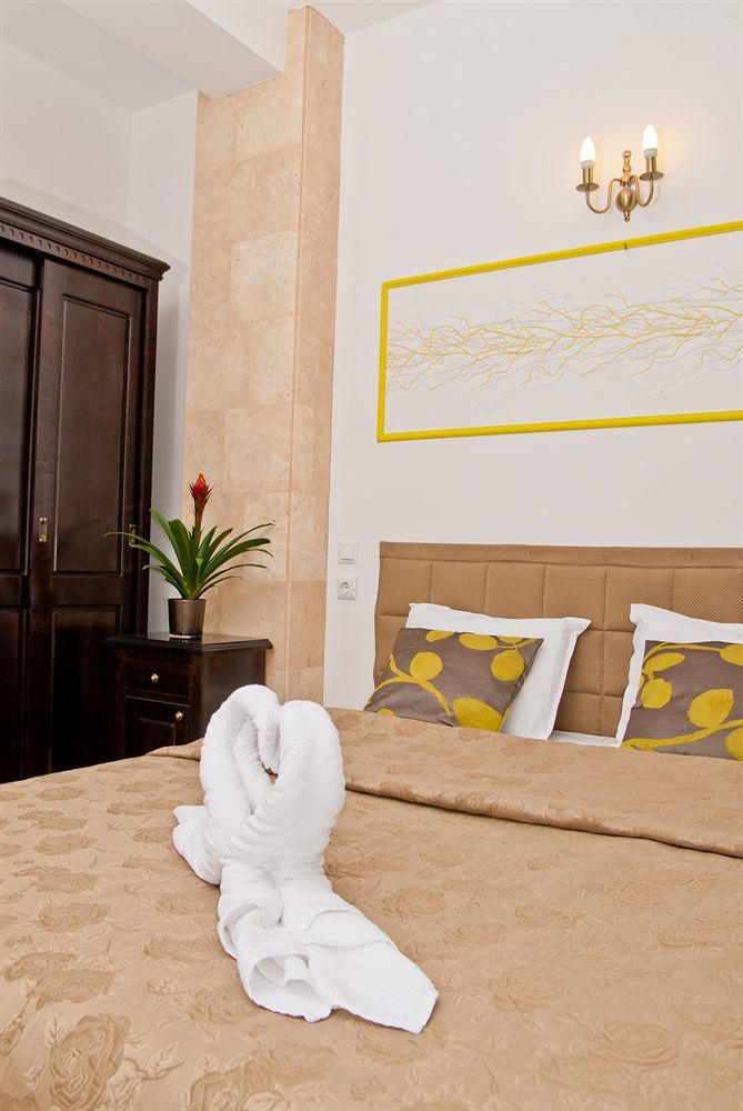 Hotel Belleville Iasi Bagian luar foto